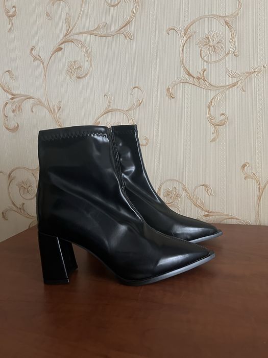 Ботильйони/сапожки/туфлі на каблуці 41р