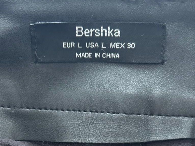 Saia midi ecopele preta Bershka