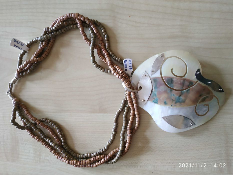 Colar com Medalhão Madre Pérola