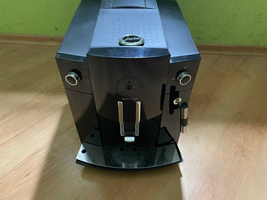Кавомашина Jura Impressa C60