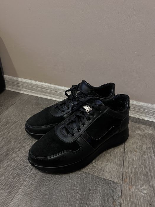 Кросівки жіночі чорні, осінь-весна, р. 41-42 (27-27,5см)