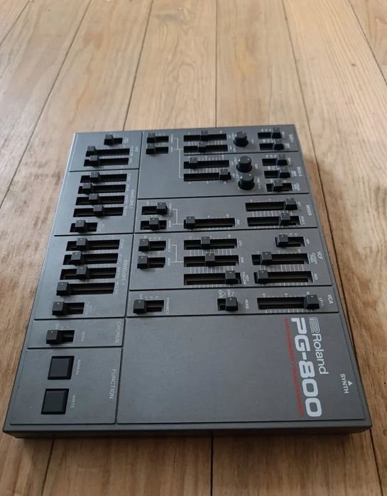 Sintetizador Roland PG-800