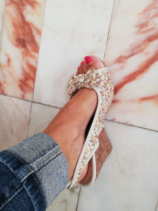 Sandálias Seaside com flores nr 35 pouco uso