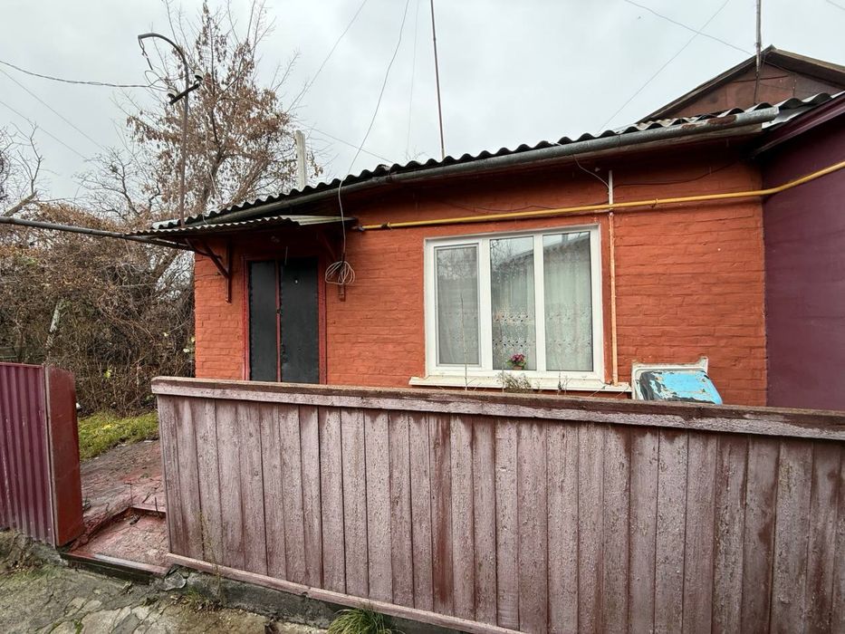 Фасадна частина будинку Центр