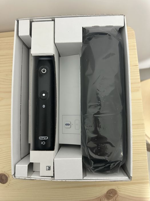 Escova de dentes / Toothbrush - Oral-B series 6 - NOVA