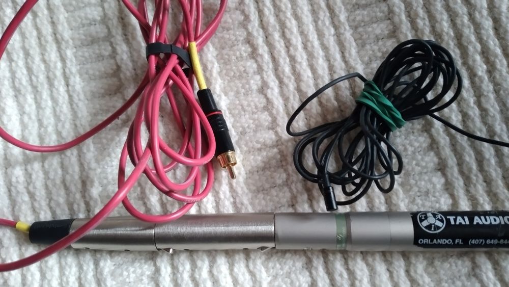 Sprzedam mini mikrofon estradowy wbudowanym zmaczniaczem .