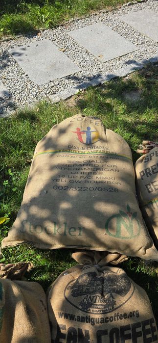 jutowa poduszka ogrodowa, pufy ogrodowe, worki jutowe