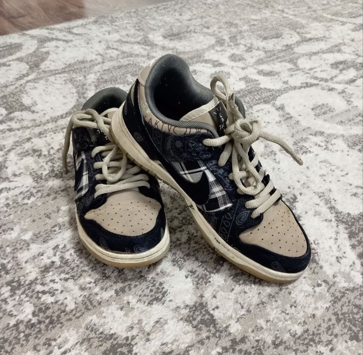 Кросовки найк.