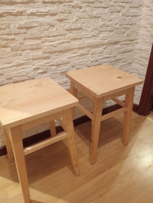 Lakierowany  tabret i taborecik sosna