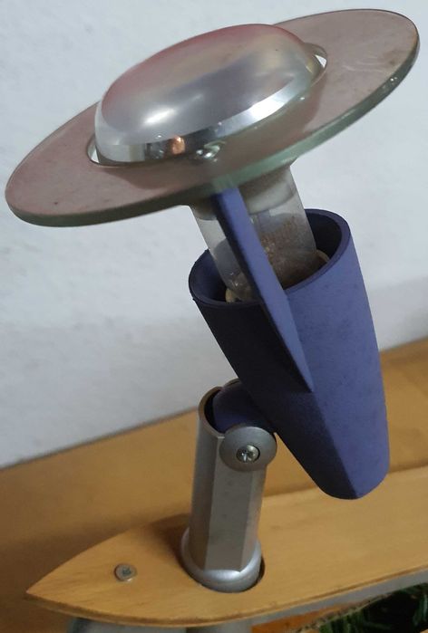 Candeeiro moderno, de tecto, com 4 projectores.