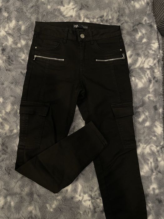 Jeansy z kieszeniami ZARA