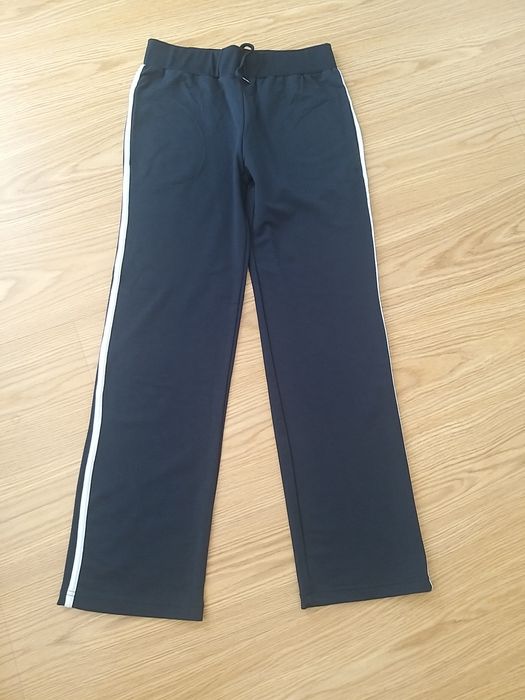 Vários modelos de calças