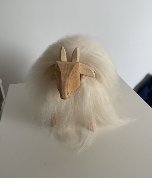 Koziołek naturalna skóra owcza figurka
