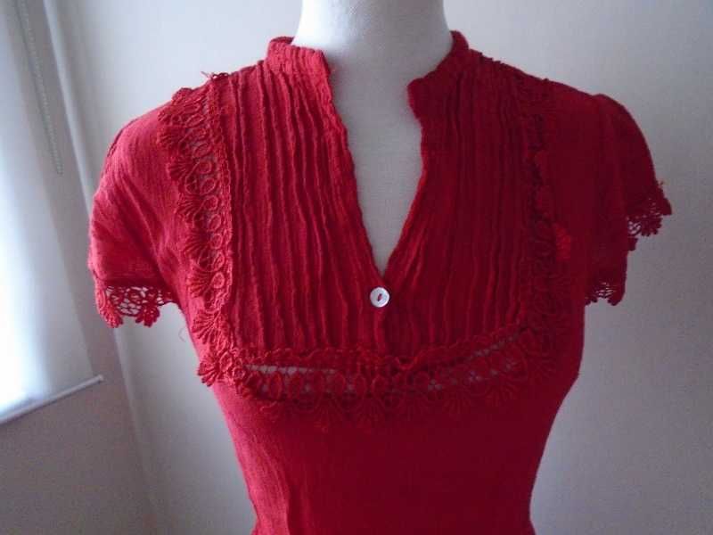 Blusa vermelha tecido enrugado