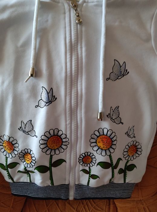 Детская кофта с капюшоном.