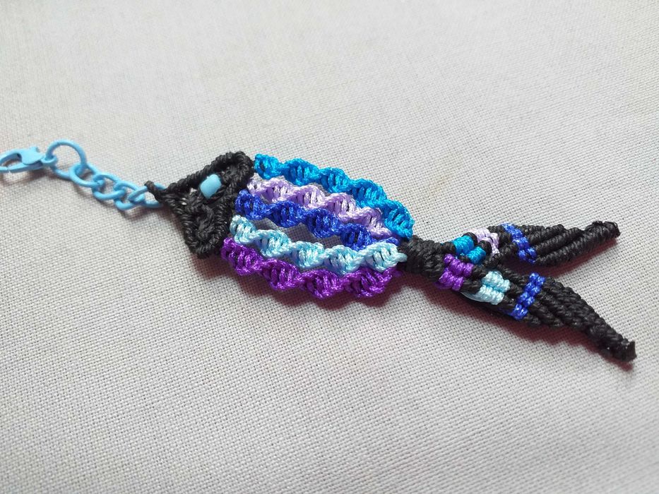 Pingente Peixe Preto, Azul e Roxo em Macramê