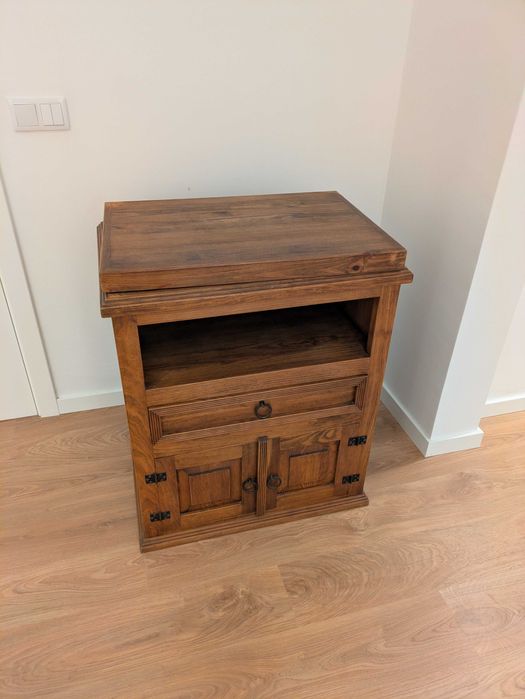 Móveis pinho maciço envelhecido para desocupar urgentemente