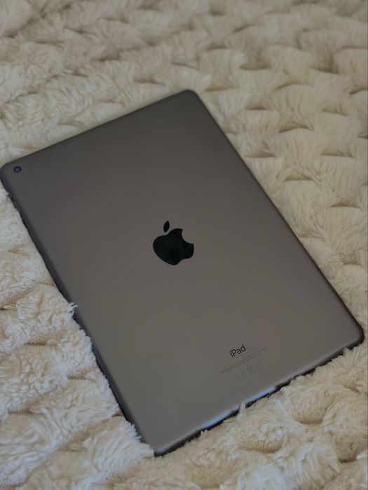 Ipad (8th gen) 128gb + Apple Pencil (1st gen)