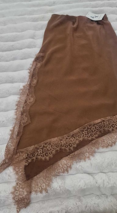 Saia acetinada camel