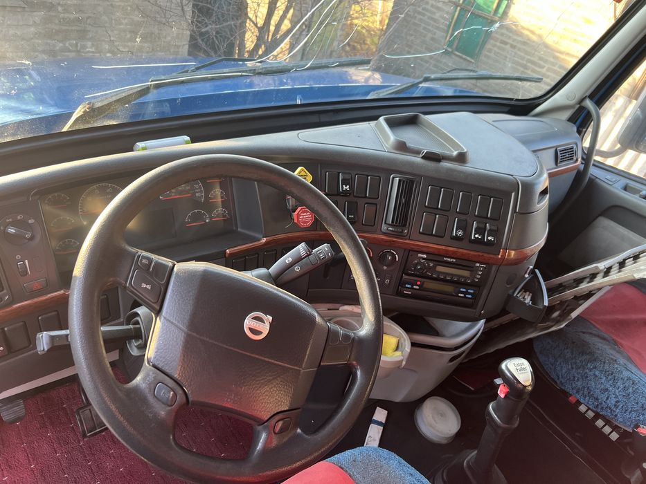 Volvo VNL 670 тягач грузовик вольво