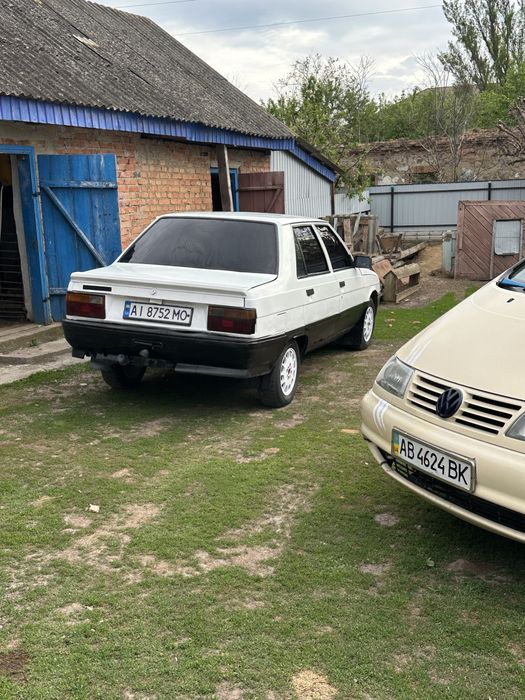 Продаю рено девять