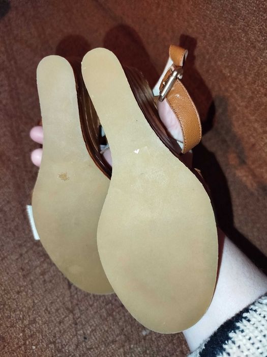 Skórzane sandały na koturnie Michael Kors r.35