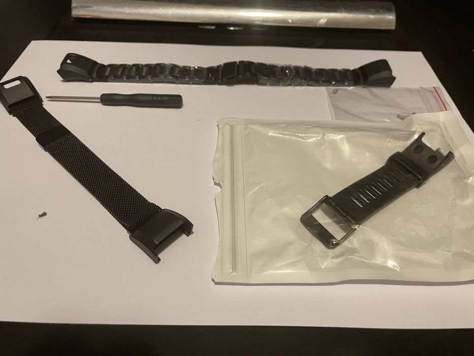 Garmin VivoSmart HR com varias pulseiras.