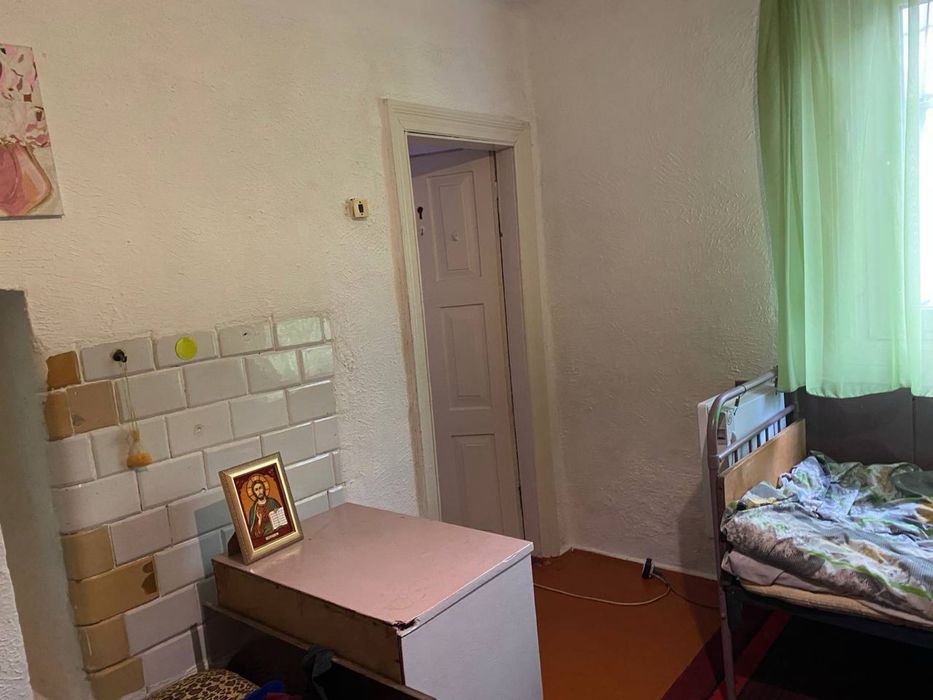 Здається кімната, район 12-тої школи!