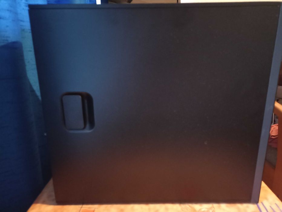 Obudowa PC HP z płytą główną procesorem pamięcią DDR i z zasilaczem