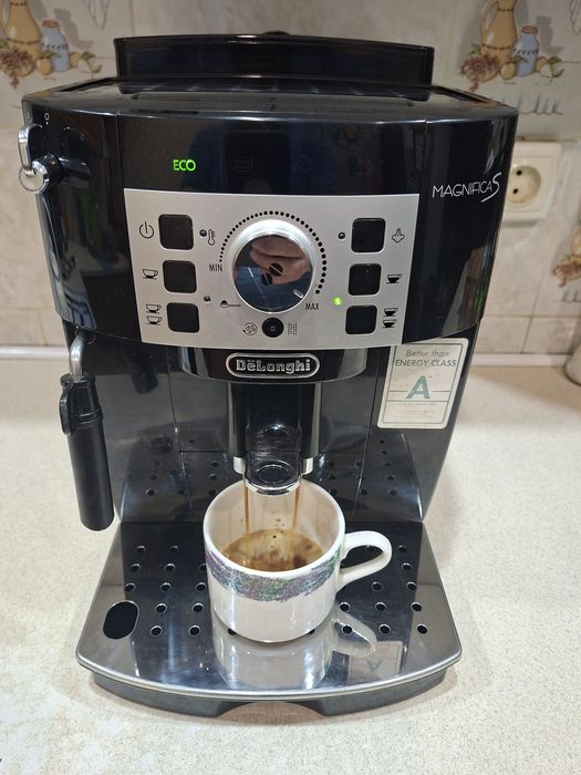 Кофемашина Delonghi Magnifica S 2020 год