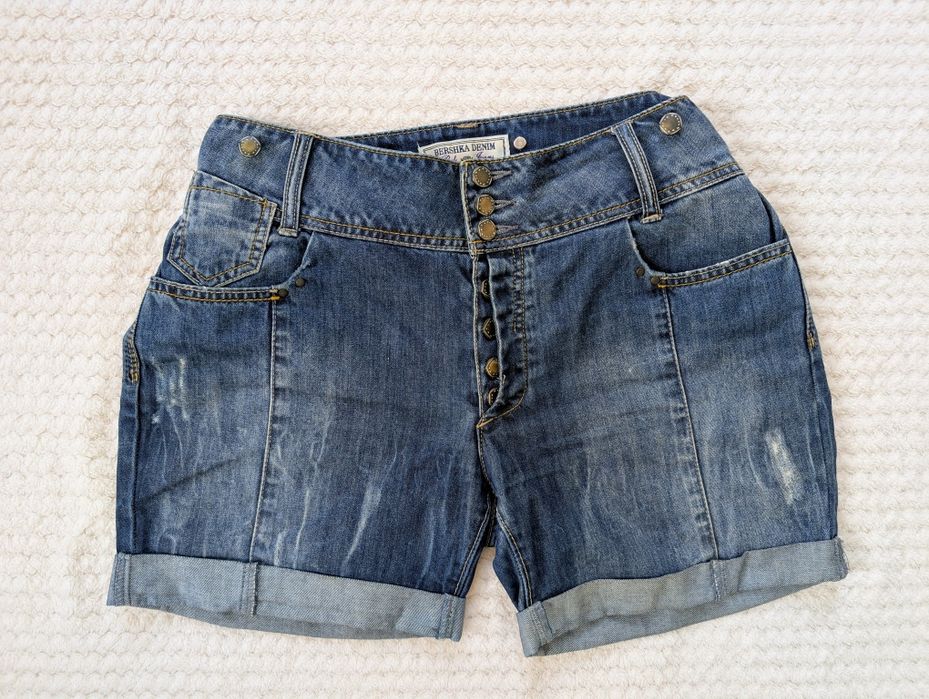 Super krótkie spodenki jeansowe