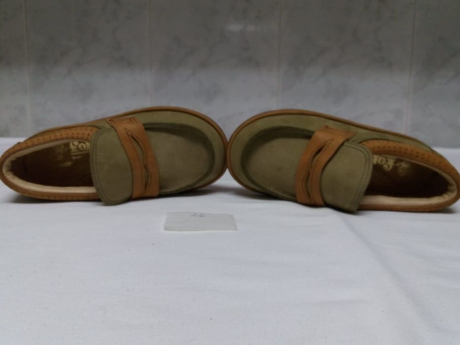 Sapatos de camurça criança nº 26 novos
