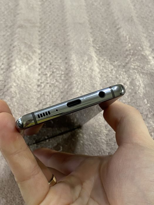 Телефон Samsung Galaxy S10