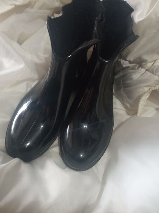 Продам черевики .