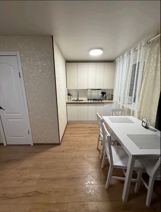 Сдам Посуточно  2, 3 комн. квартиры. Обустроены Центр