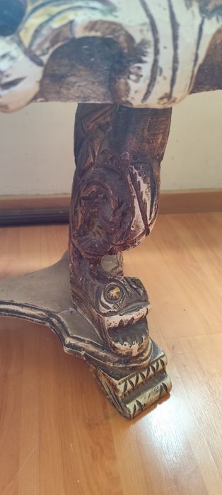 Mesa com tampo mármore