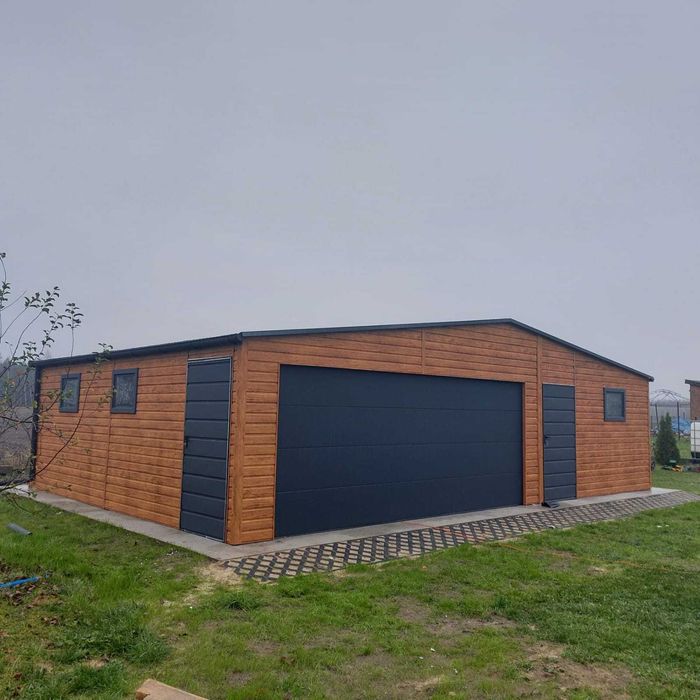 PROMOCJA Garaż blaszany z bramą segmentową dwuspadowy dach 9x7