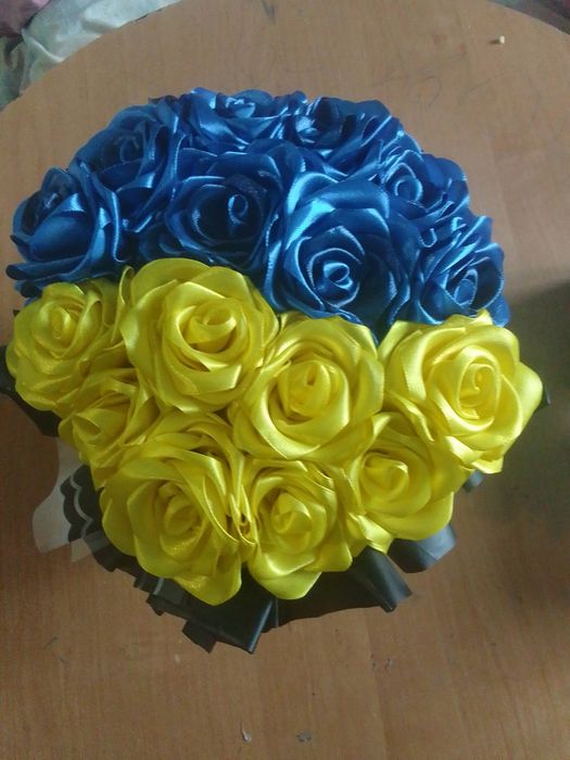 Продам квіти із атласної стрічки