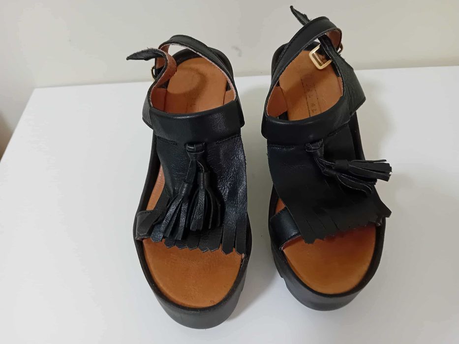 Sandálias mulher
Tamanho 36