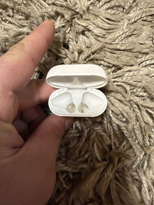 Кейс AirPods в Ідеалі.