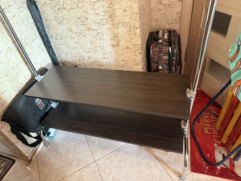 Терміново!!!Металева вішалка для одягу з двома полицями