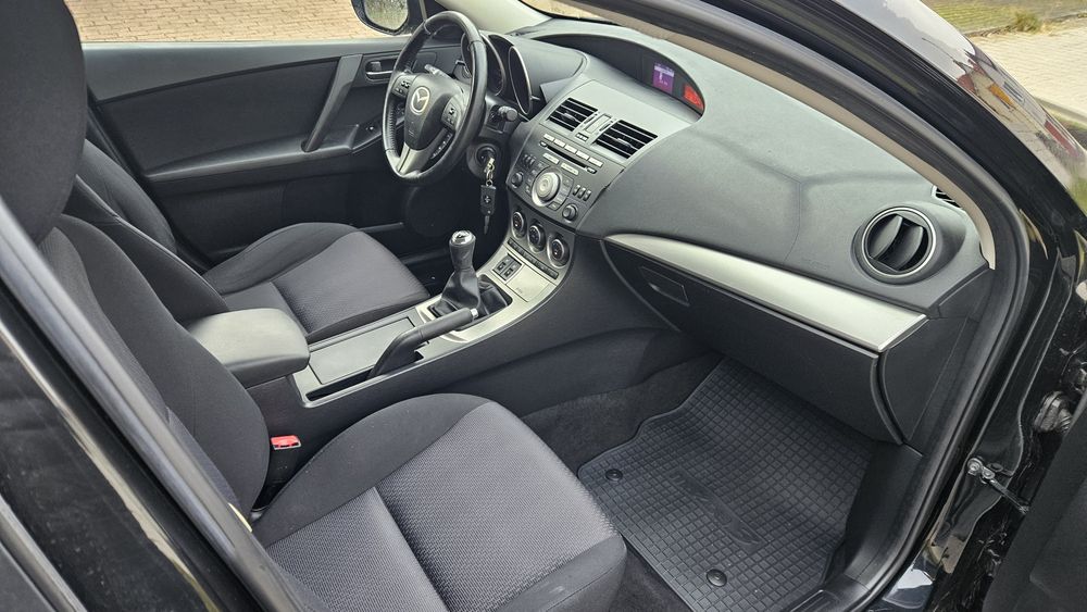 OKAZJA 09r MAZDA 3 1,6 110KM grz szyba i fotele  pali na dotyk ładna