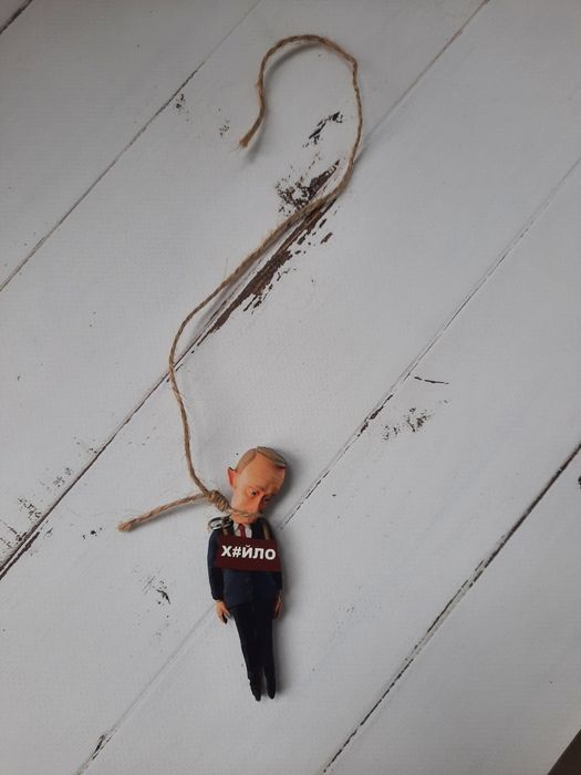 Автоподвеска в авто. ПУТИН ХУ..ЛО на петле. ПУТІН ХУ..ЛО на петлі