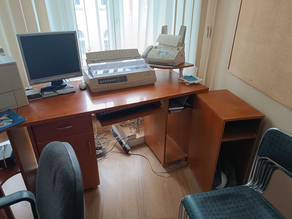 Biurko (dwa biurka z łącznikiem)