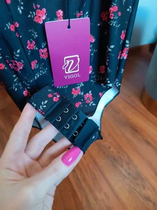 Nowe czarne body w czerwone kwiatki falbanka