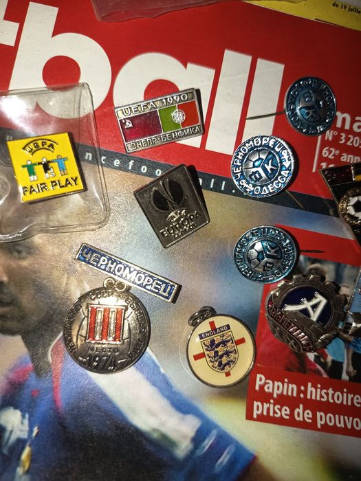 Значки футбольные