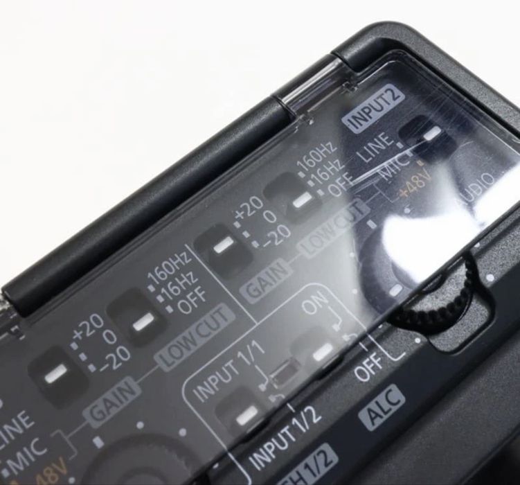 Panasonic XLR 1 ( como novo ) ………………………………..