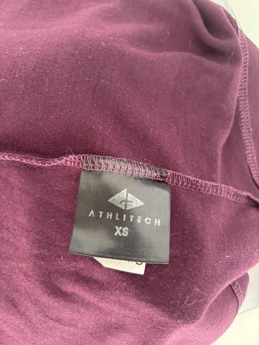 Fioletowa bluzka na ramiączkach bokserka wbudowany biustonosz stanik