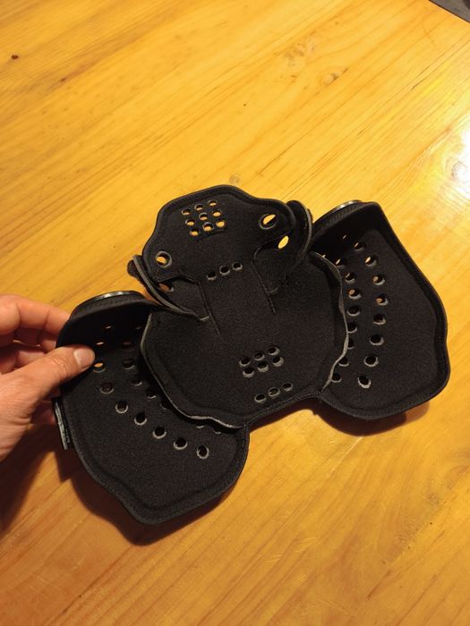 Proteção/ Suporte de cervical Dainese