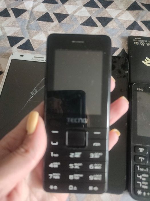 Набор мобильных телефонов